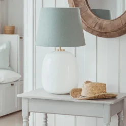 Austra Bordlampe Hvit 35*30 Sort skjerm