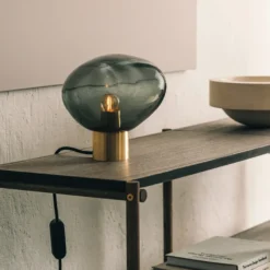CRYSTAL STONE BORDLAMPE LYS RØKGRÅ