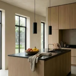 FORMA TAKLAMPE LOKE SVART MATT