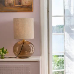 SENJA BORDLAMPE HVIT M. MESSING ARMATUR, BLÅGRØNN 30*30 SKJERM