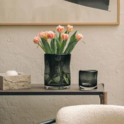 SINE TULIPANVASE RØKGRÅ