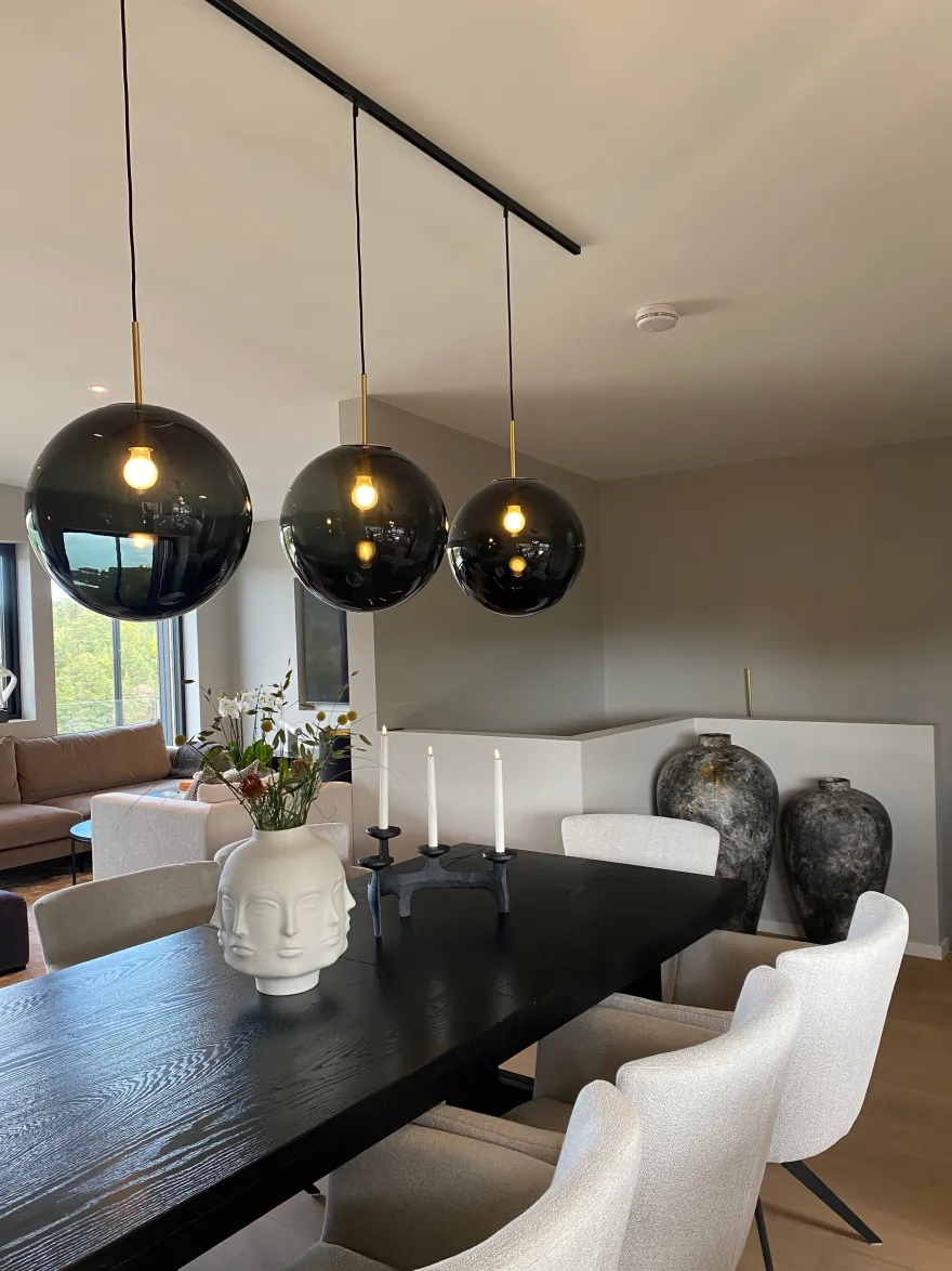 TAKLAMPE 4014 RØKGRÅ