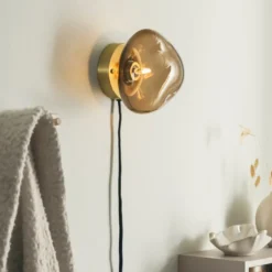VEGGLAMPE KAKAO MED UTVENDIG MESSING OPPHENG