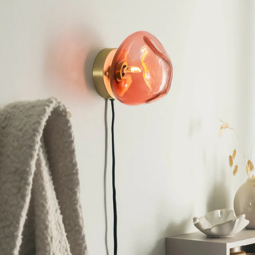VEGGLAMPE MORGENRØD MED UTVENDIG MESSING OPPHENG